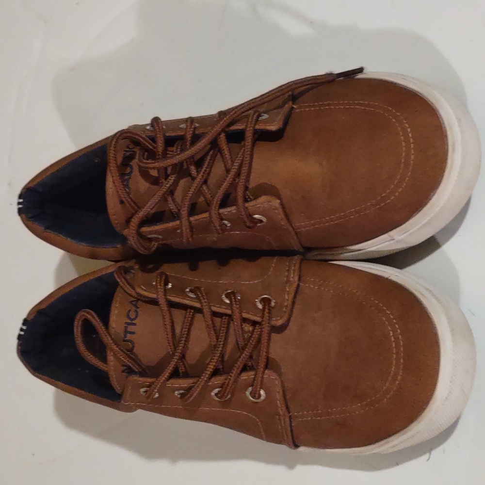 Boys shoes